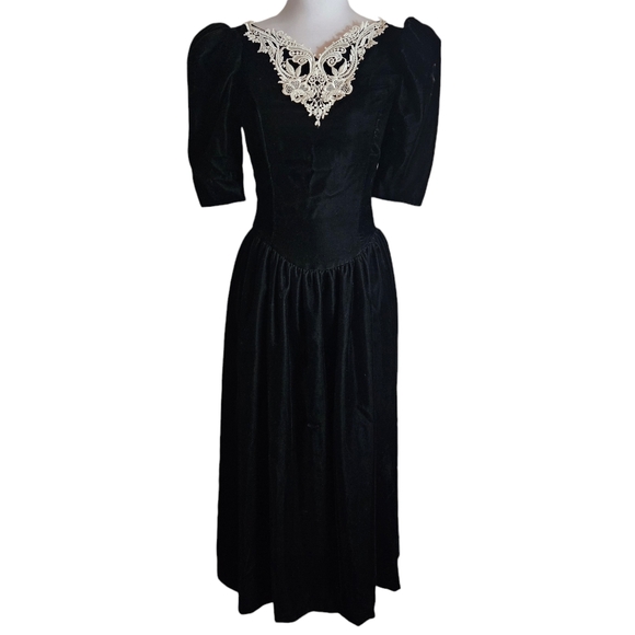 Gunne Sax Dresses & Skirts - Vintage 80s Gunne Sax By Jessica McClinton Lace Collar Black Velvet Dress Sz 4 ?